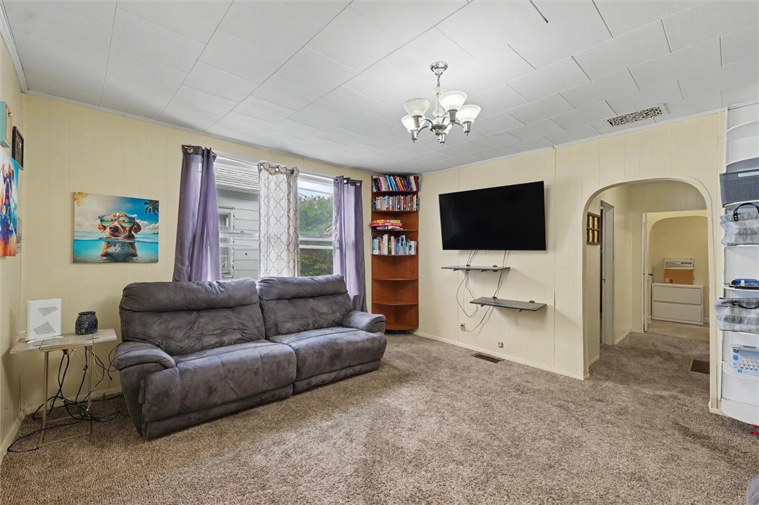 519 E Allen Street Property Photo 4