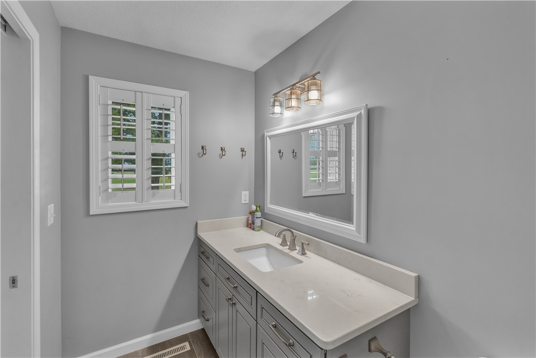 5665 Timber Lake Drive Property Photo 15