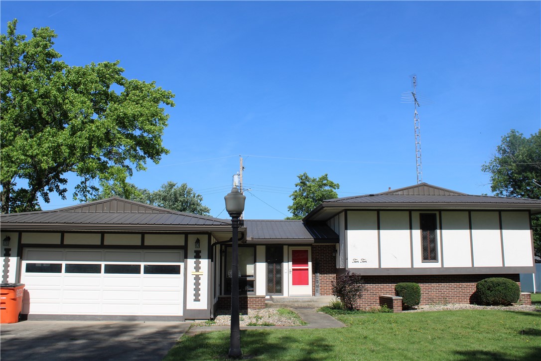1010 E Northland Drive Property Photo 1