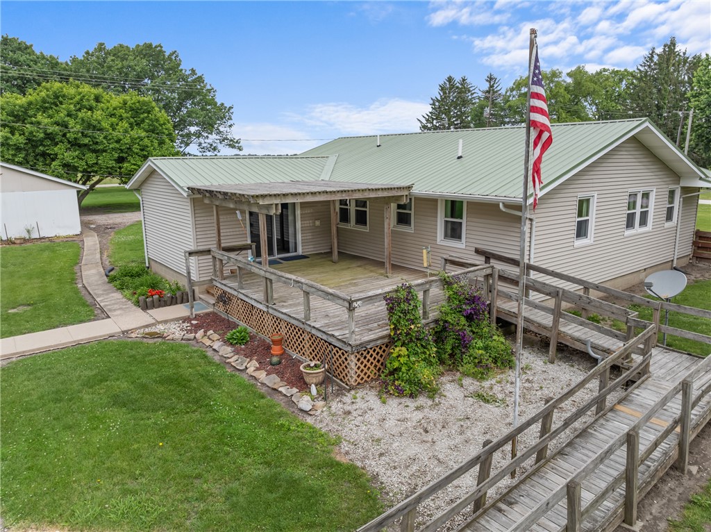 19510 2263rd Road Property Photo 1