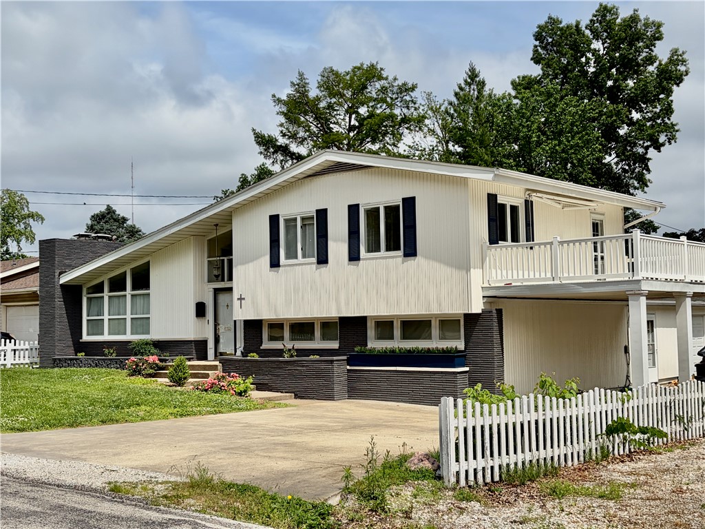 1000 Lynn Drive Property Photo 3