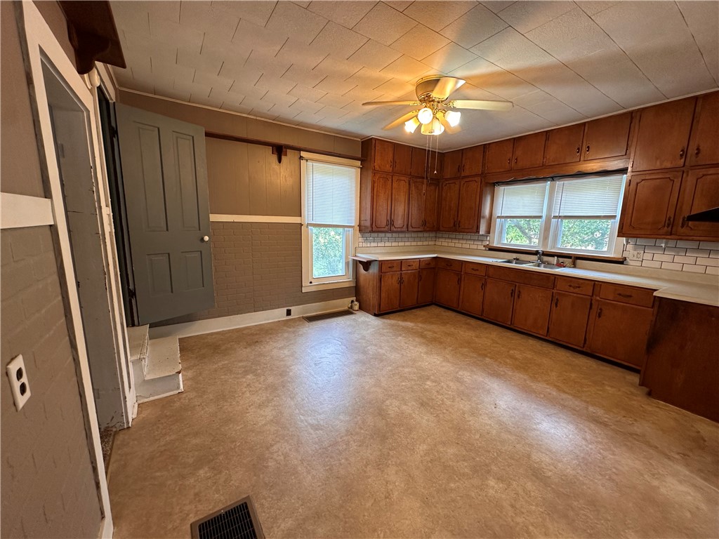 304 Grant Street Property Photo 8