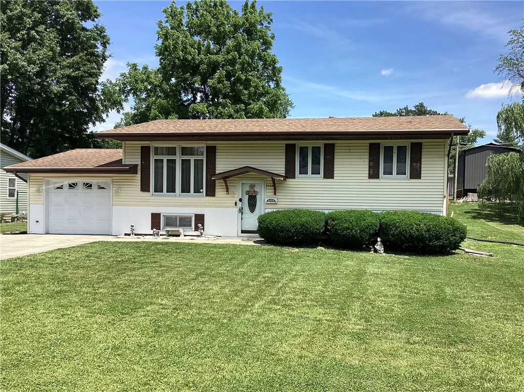 1008 E Grove Place Property Photo 1
