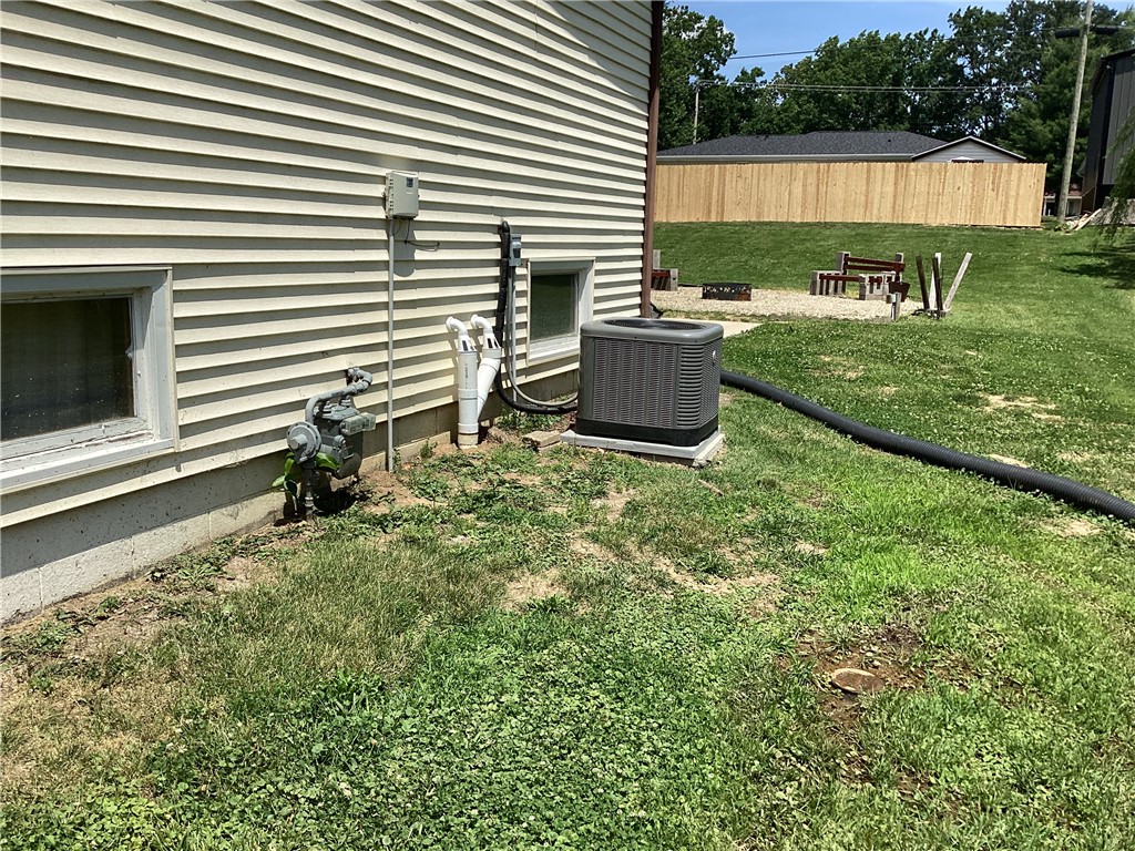 1008 E Grove Place Property Photo 5