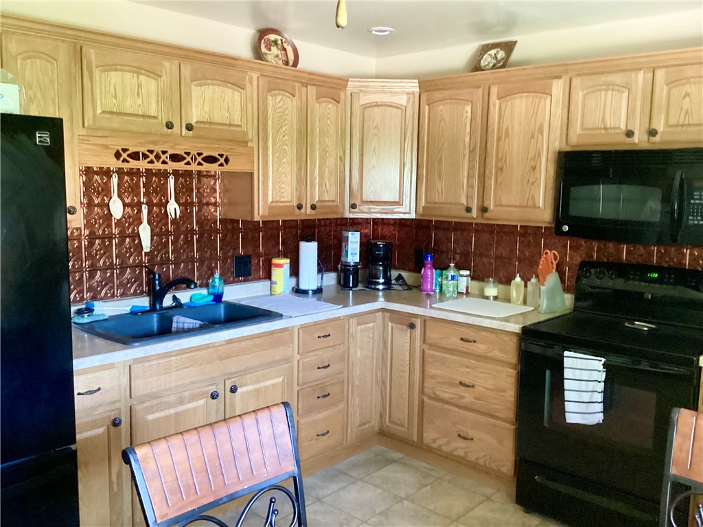 1008 E Grove Place Property Photo 8