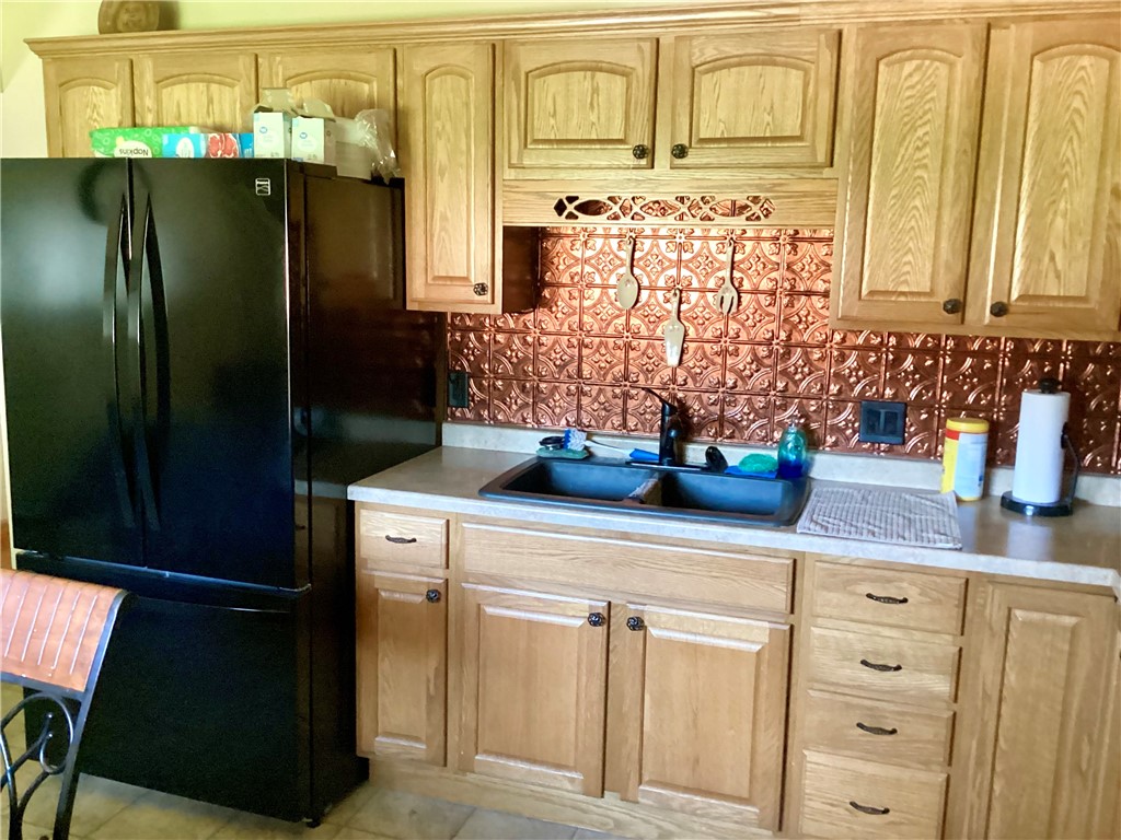 1008 E Grove Place Property Photo 9