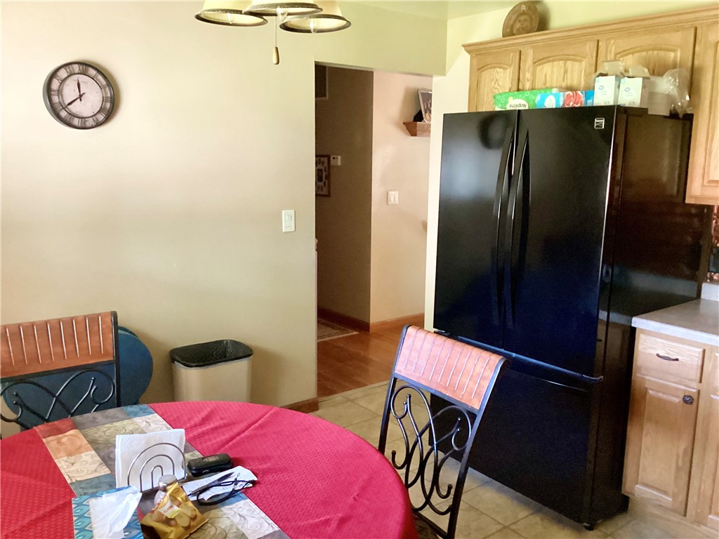 1008 E Grove Place Property Photo 10
