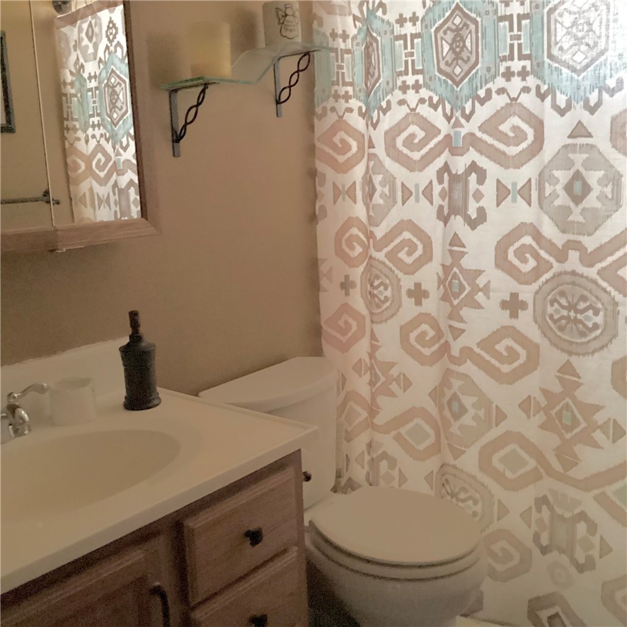 1008 E Grove Place Property Photo 11