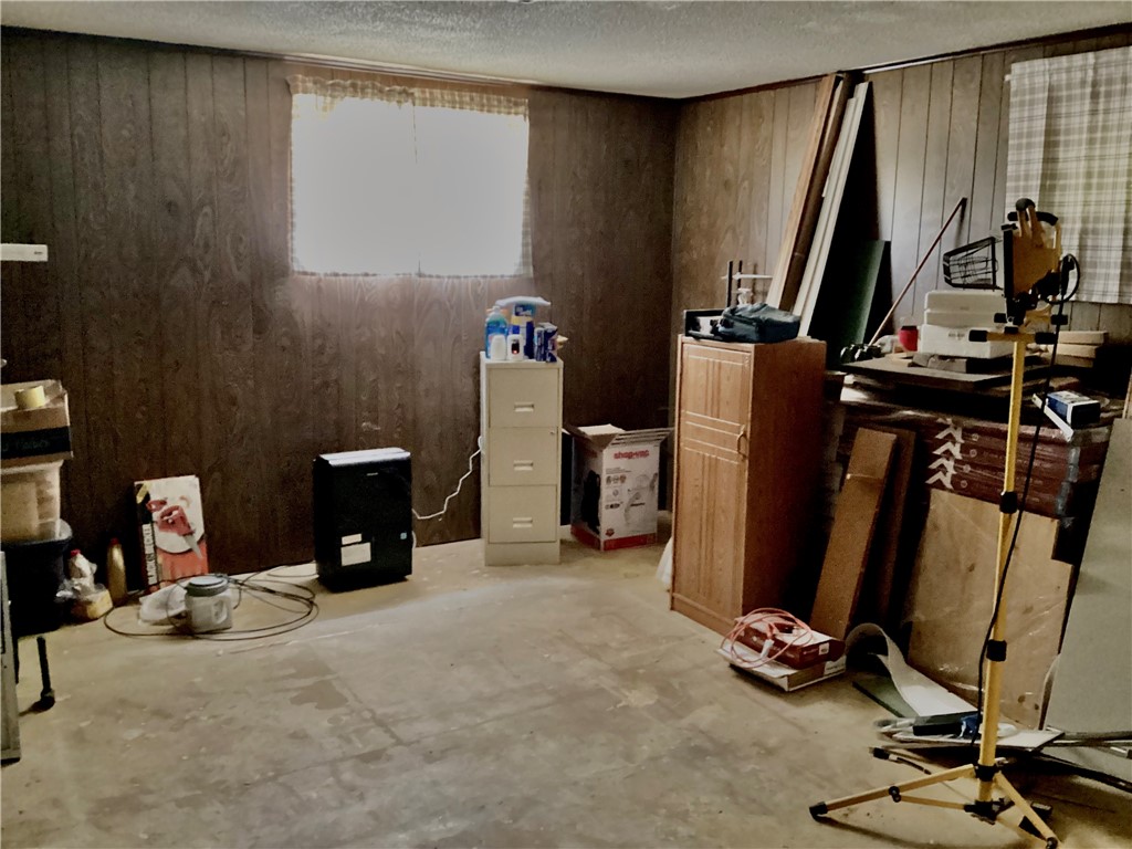 1008 E Grove Place Property Photo 17