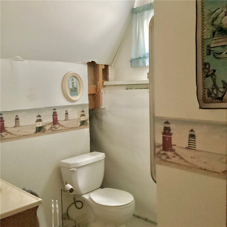 1008 E Grove Place Property Photo 19