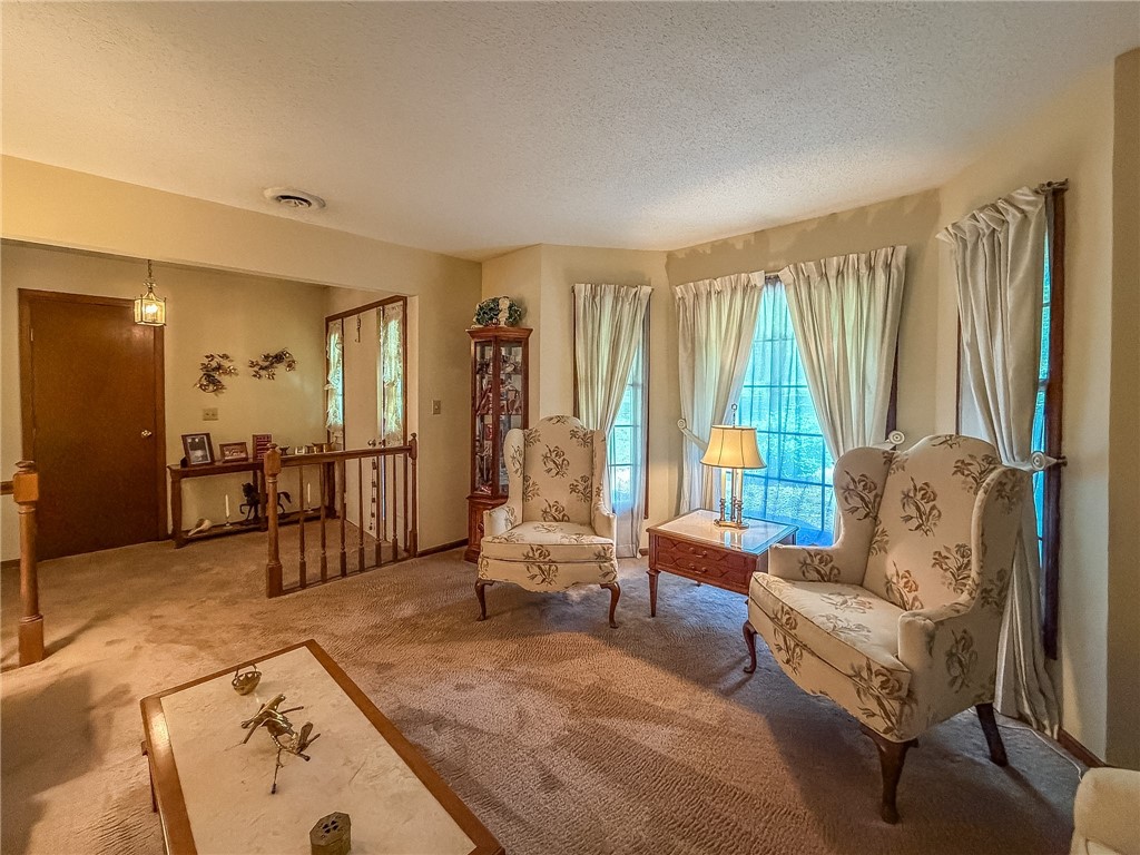 9758 1980 North Road Property Photo 7