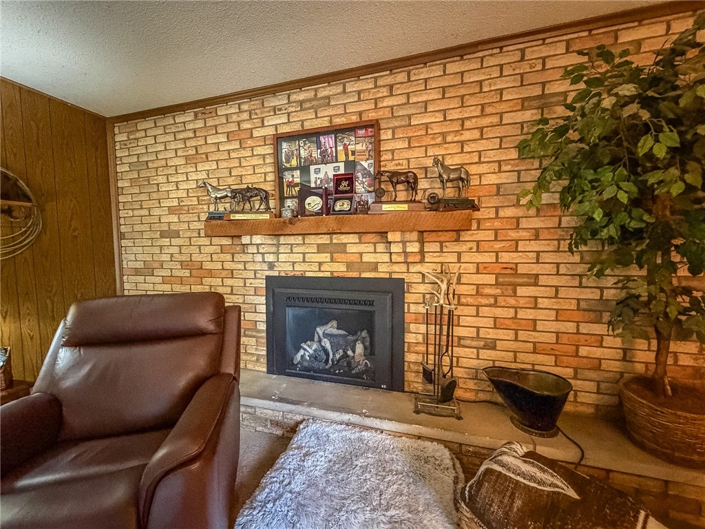 9758 1980 North Road Property Photo 15