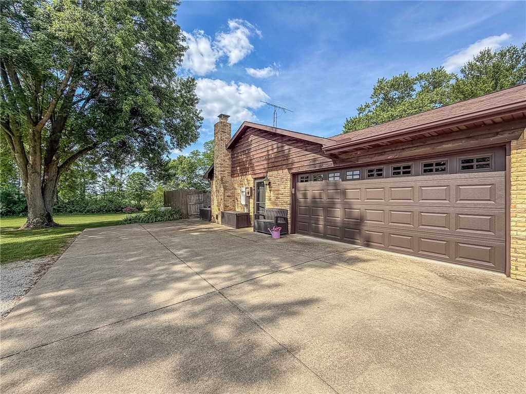 9758 1980 North Road Property Photo 33