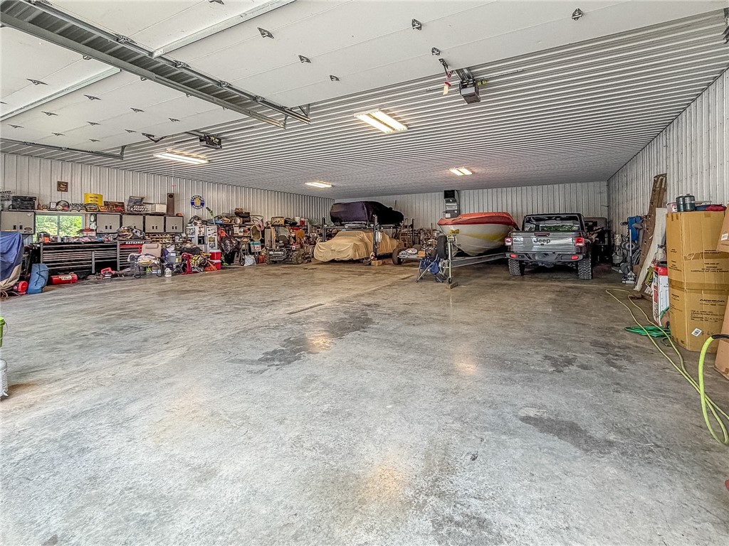 9758 1980 North Road Property Photo 45