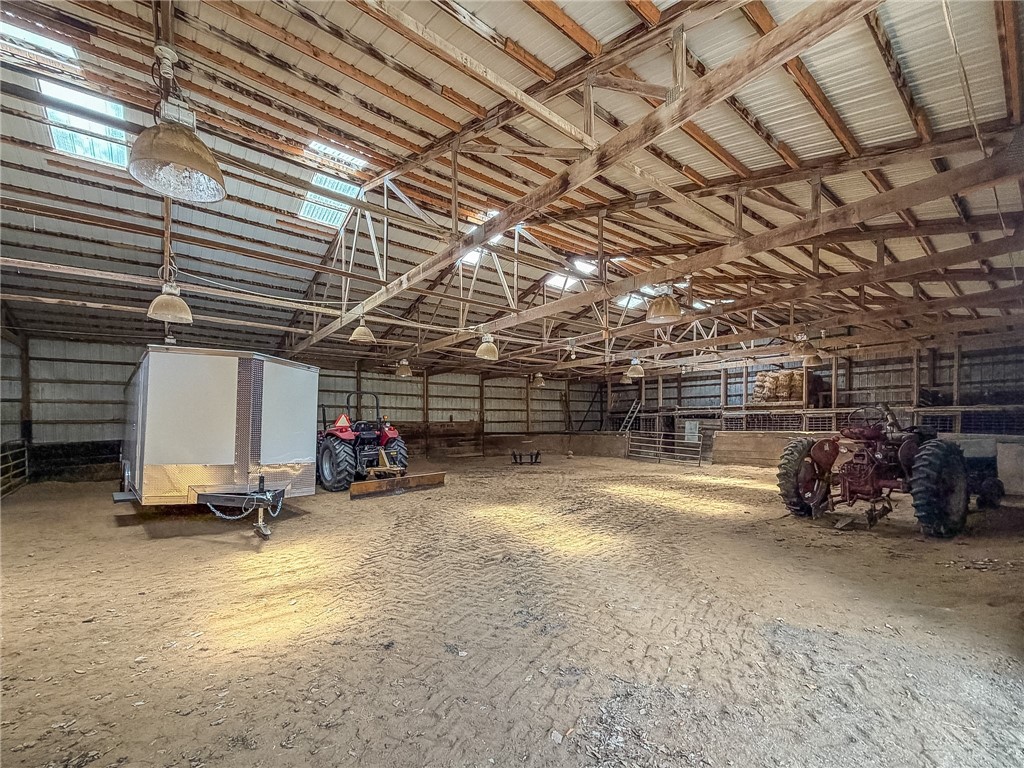 9758 1980 North Road Property Photo 48