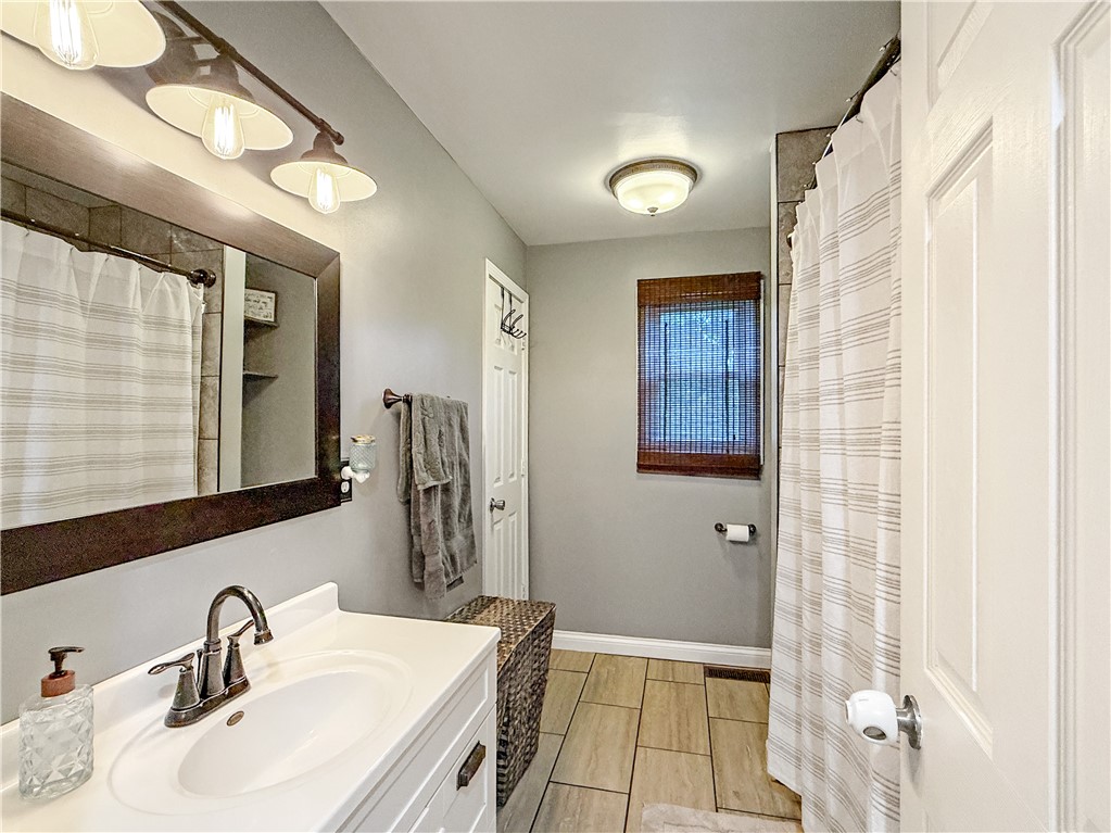 2136 N Dennis Avenue Property Photo 21