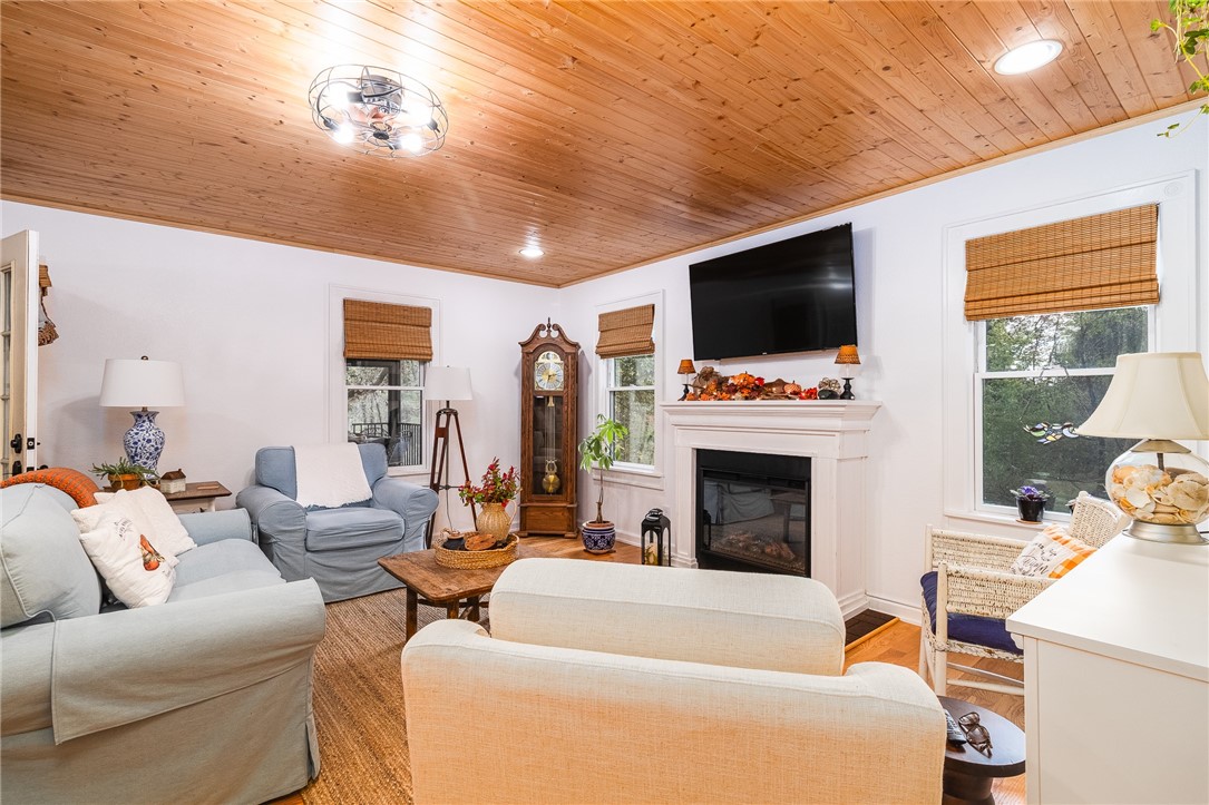 15460 N East Road Property Photo 6