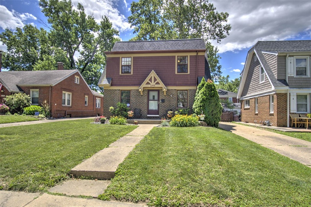 1975 W Forest Avenue Property Photo 1