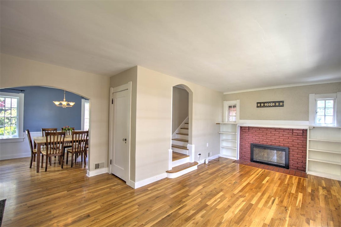 1975 W Forest Avenue Property Photo 3