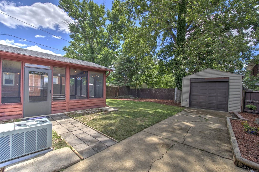 1975 W Forest Avenue Property Photo 21
