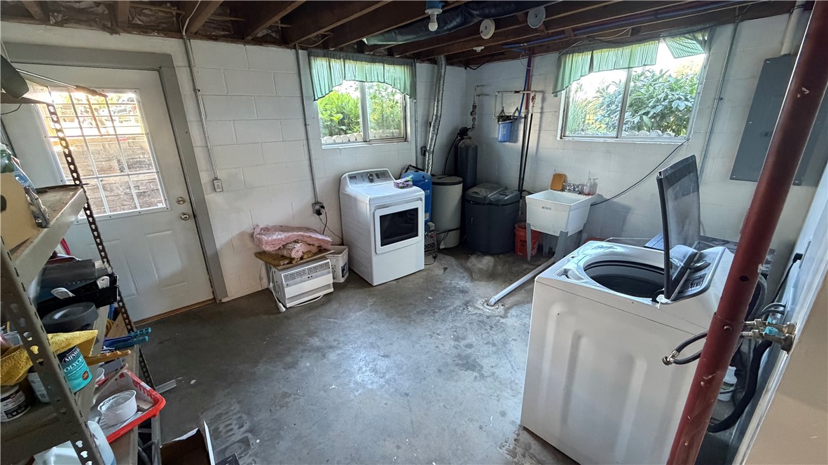 10533 E 450th Avenue Property Photo 18
