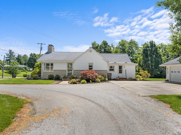 2476 E Washington Road Property Photo 1