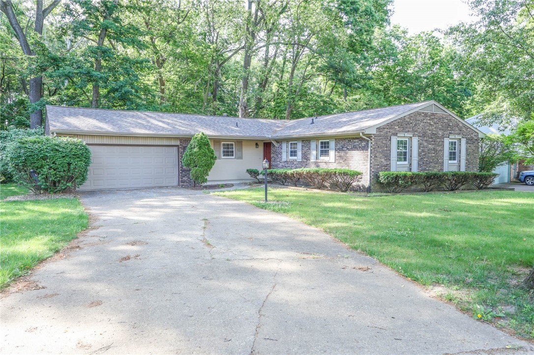 44 Lakeshore Drive Property Photo 1