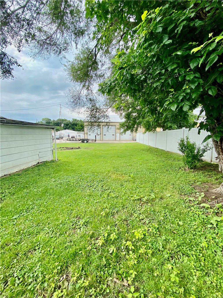 907 E Jefferson Avenue Property Photo 12