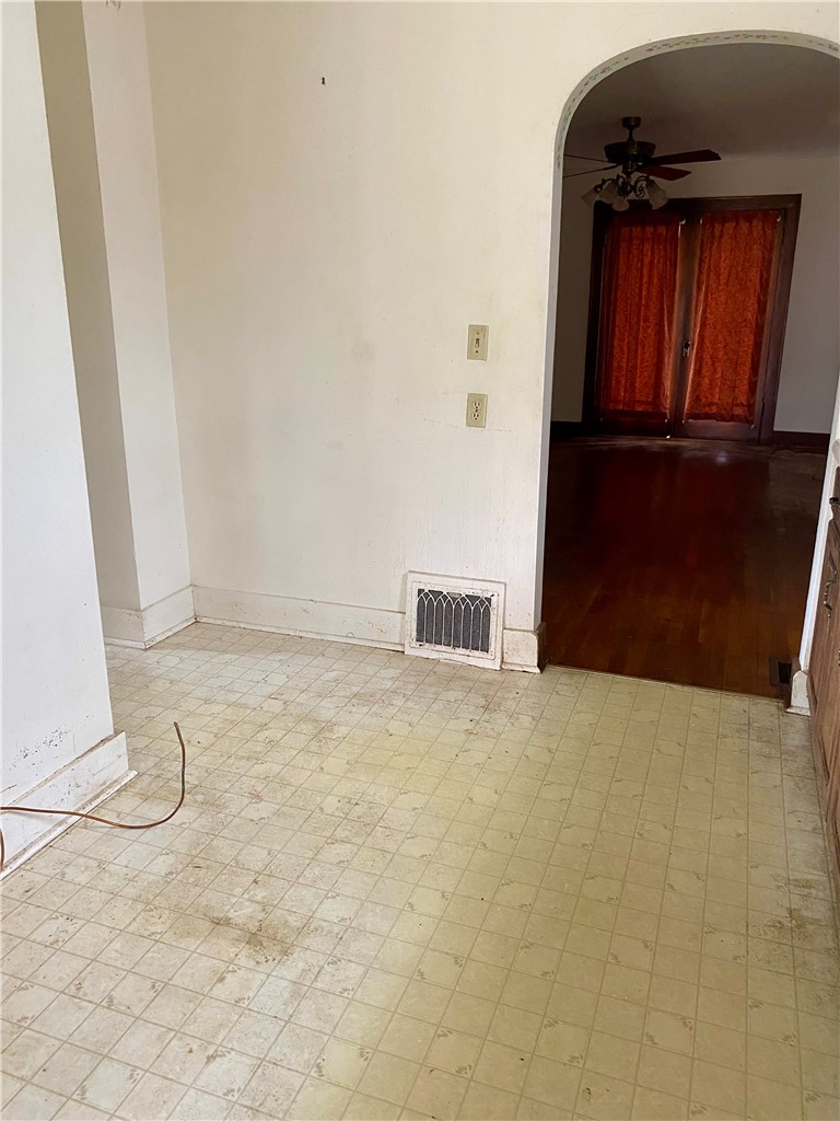 907 E Jefferson Avenue Property Photo 27