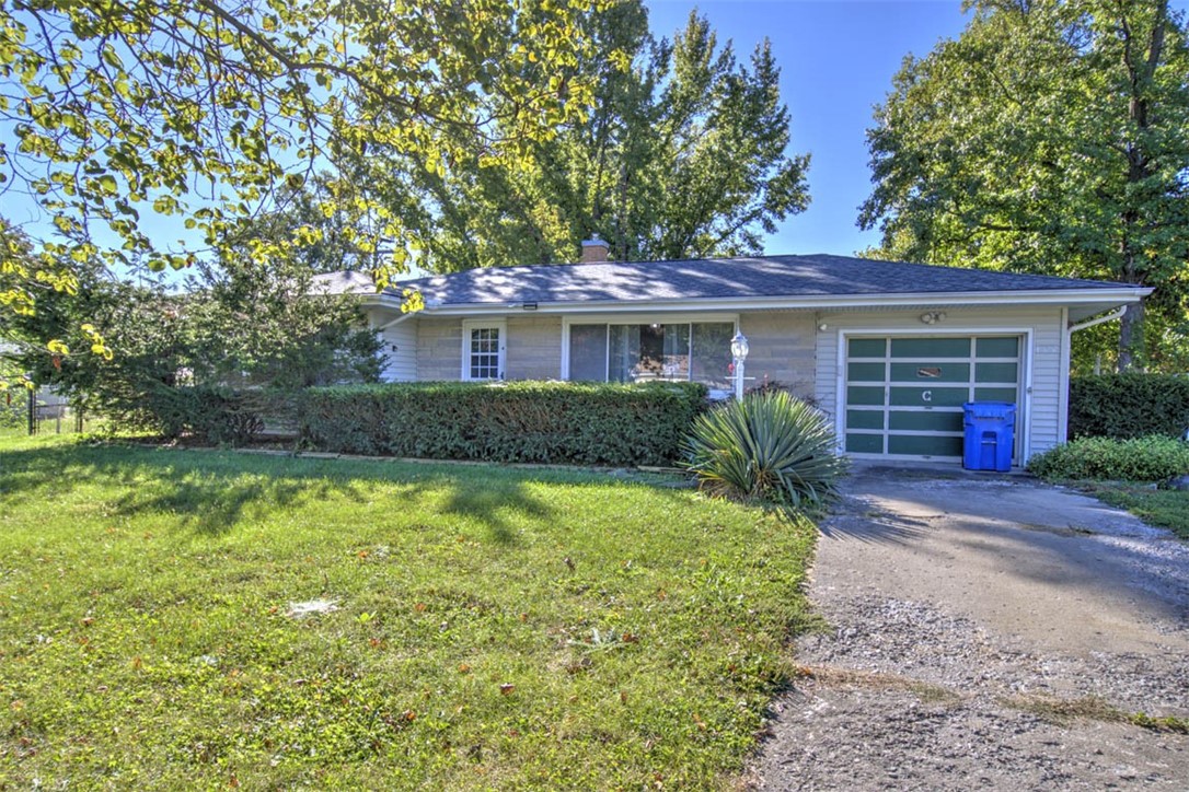 402 E Seiberling Street Property Photo 6