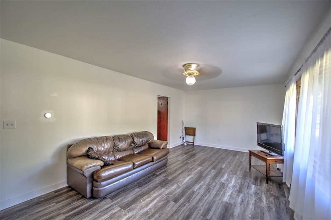 402 E Seiberling Street Property Photo 11