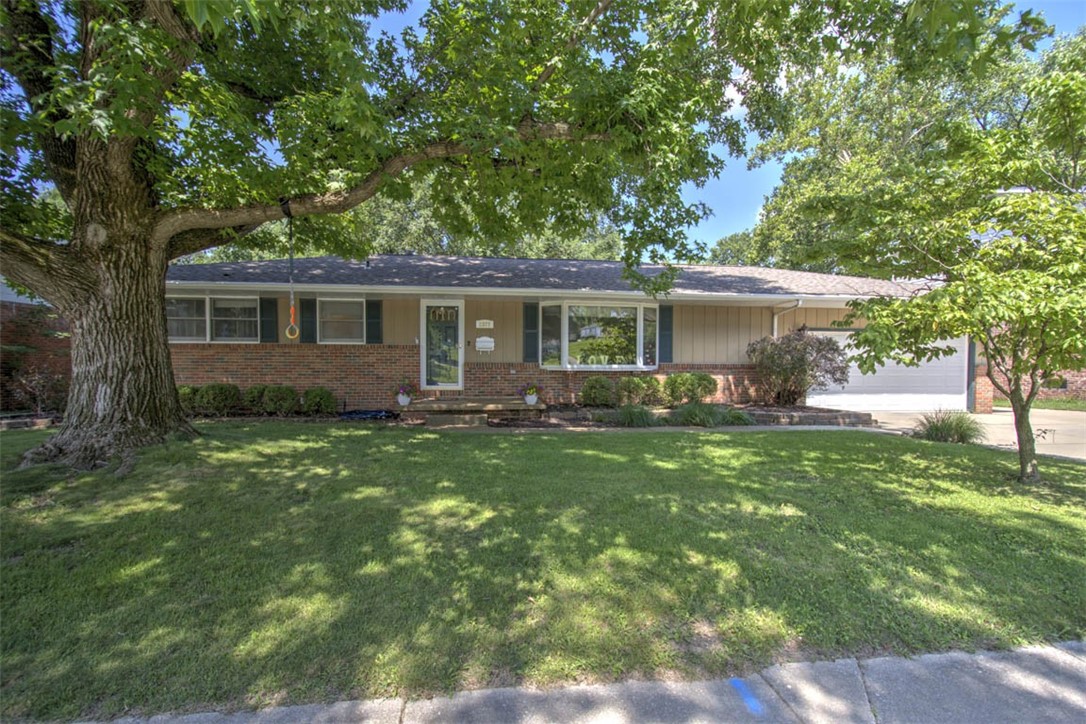 2377 N Florian Avenue Property Photo 1
