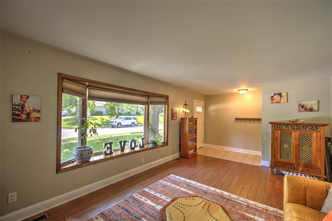 2377 N Florian Avenue Property Photo 7