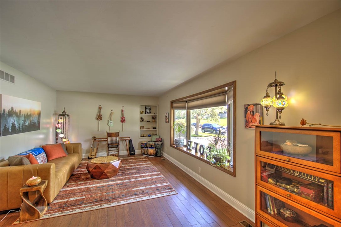 2377 N Florian Avenue Property Photo 8