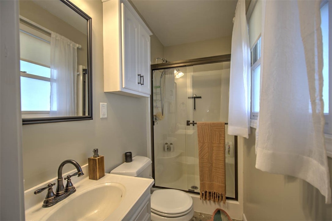 2377 N Florian Avenue Property Photo 19