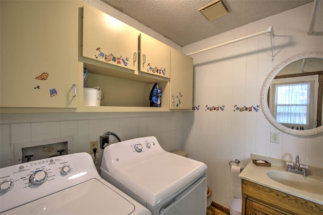 2377 N Florian Avenue Property Photo 23
