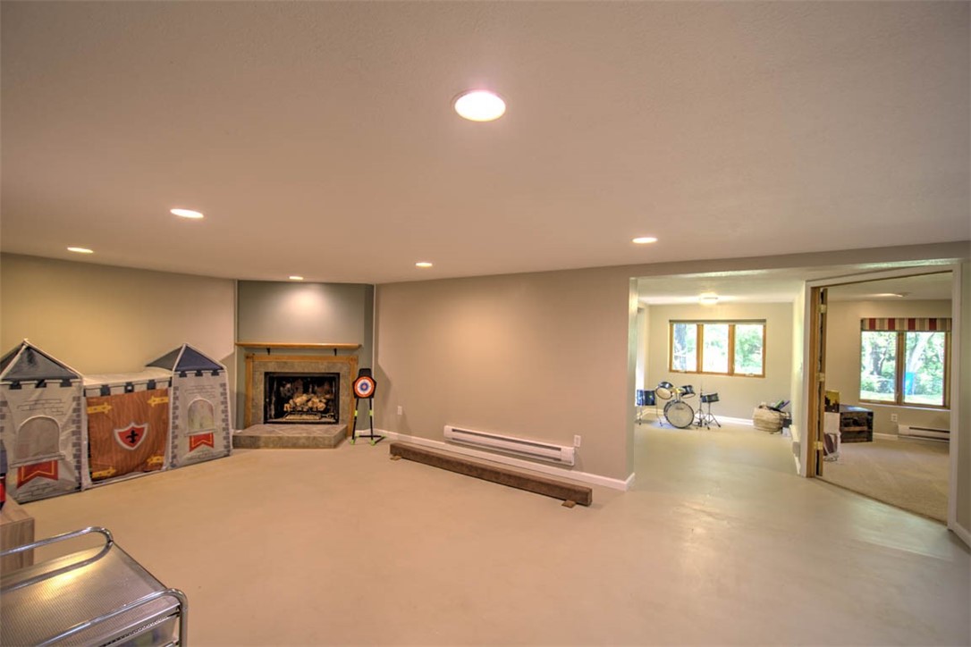 2377 N Florian Avenue Property Photo 24
