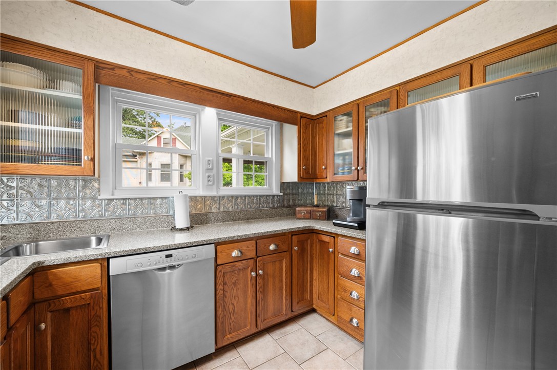320 E Crawford Street Property Photo 17