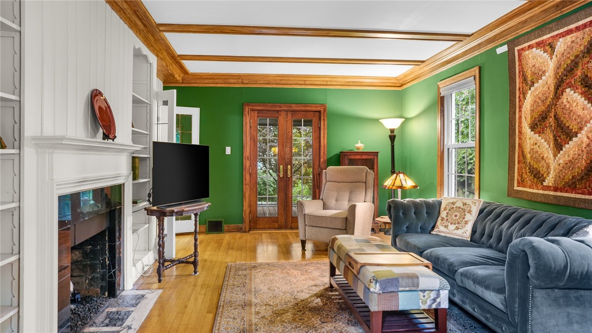 1009 W Green Street Property Photo 17