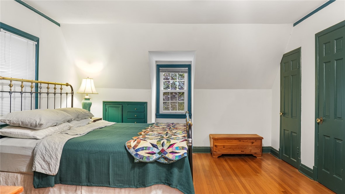 1009 W Green Street Property Photo 20
