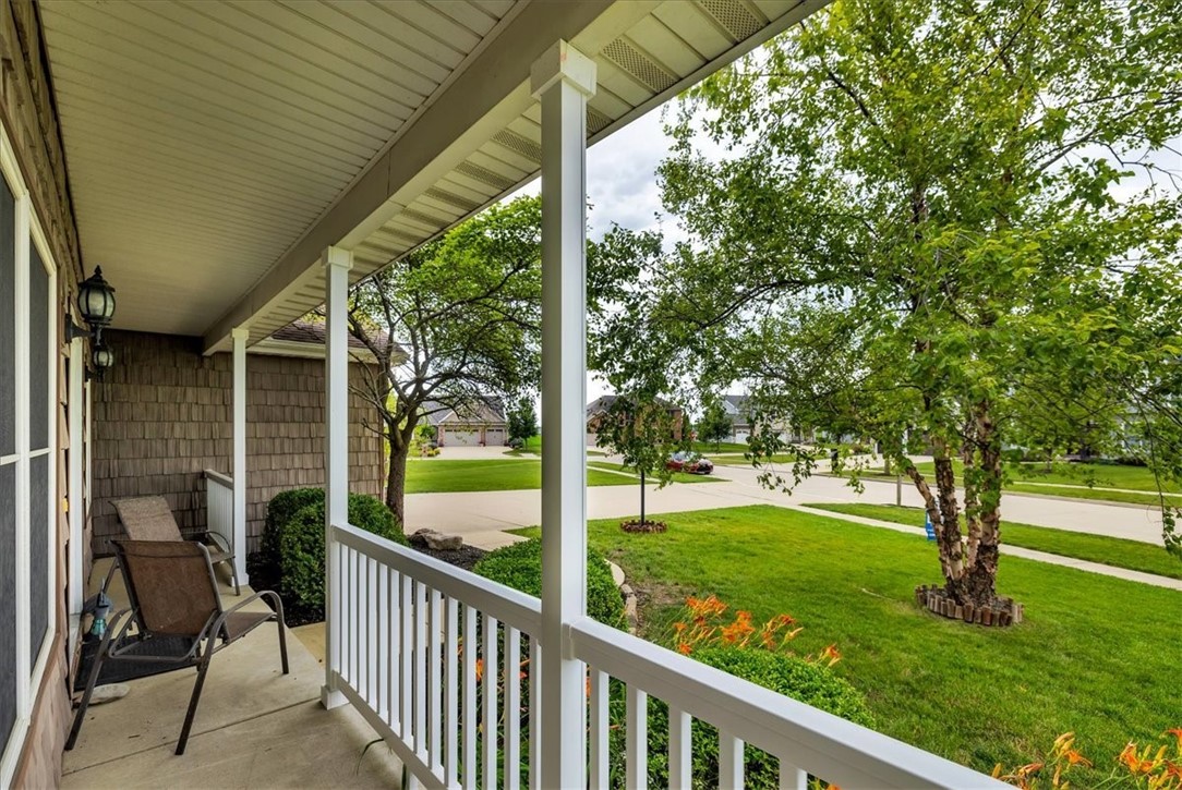 1618 English Oak Drive Property Photo 3