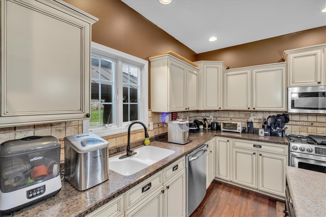 1618 English Oak Drive Property Photo 10