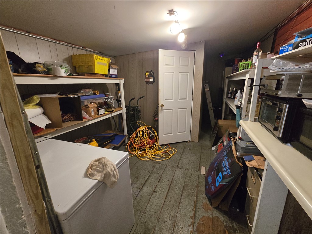 225 Front Street Property Photo 10