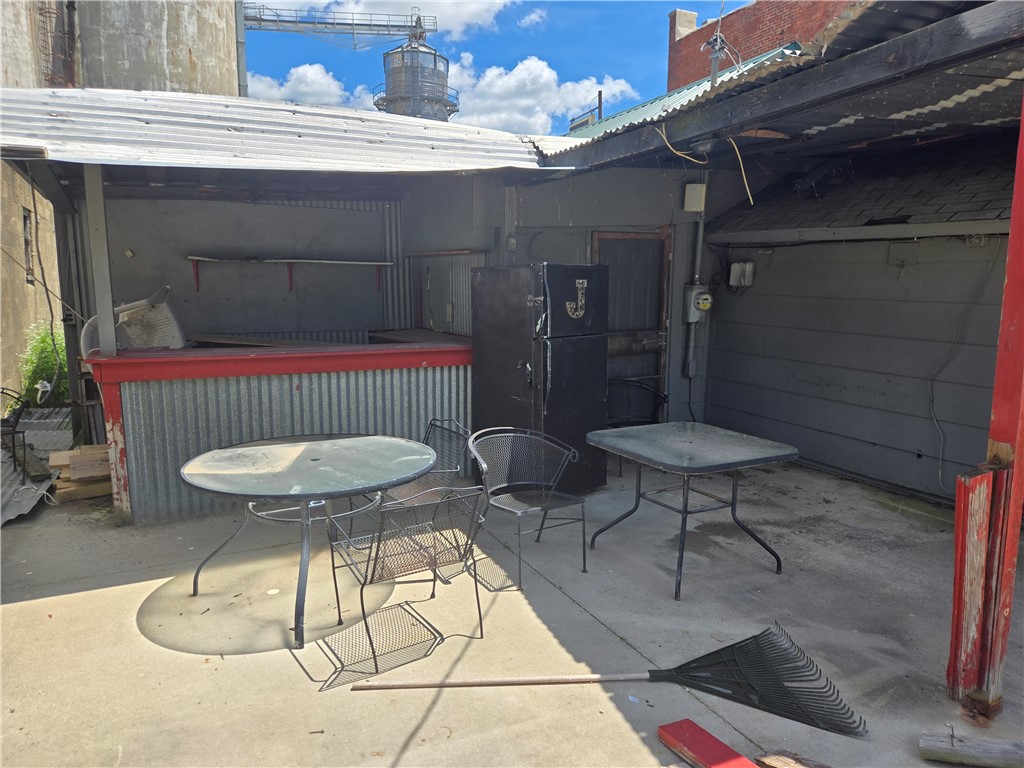 225 Front Street Property Photo 15