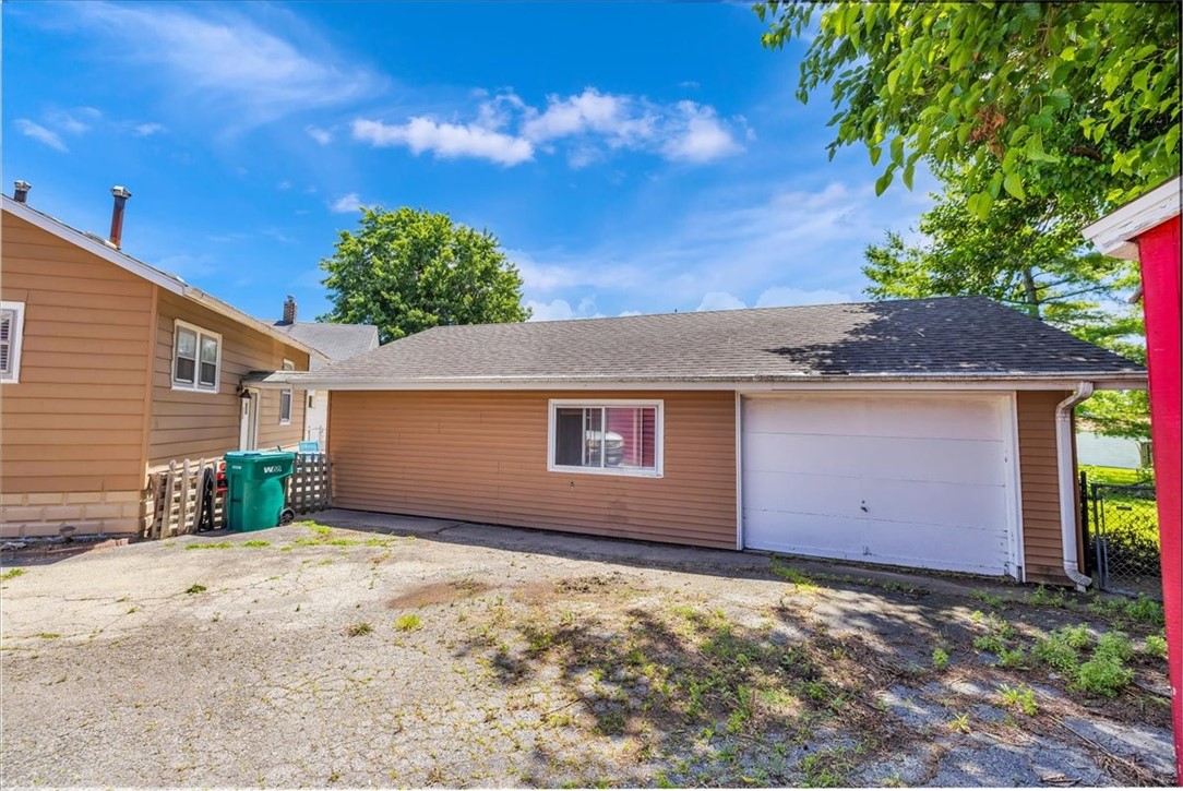 2709 Marshall Avenue Property Photo 4