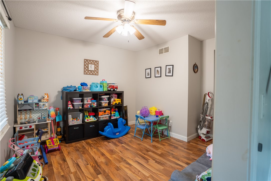 2012 Redoak Street Property Photo 12