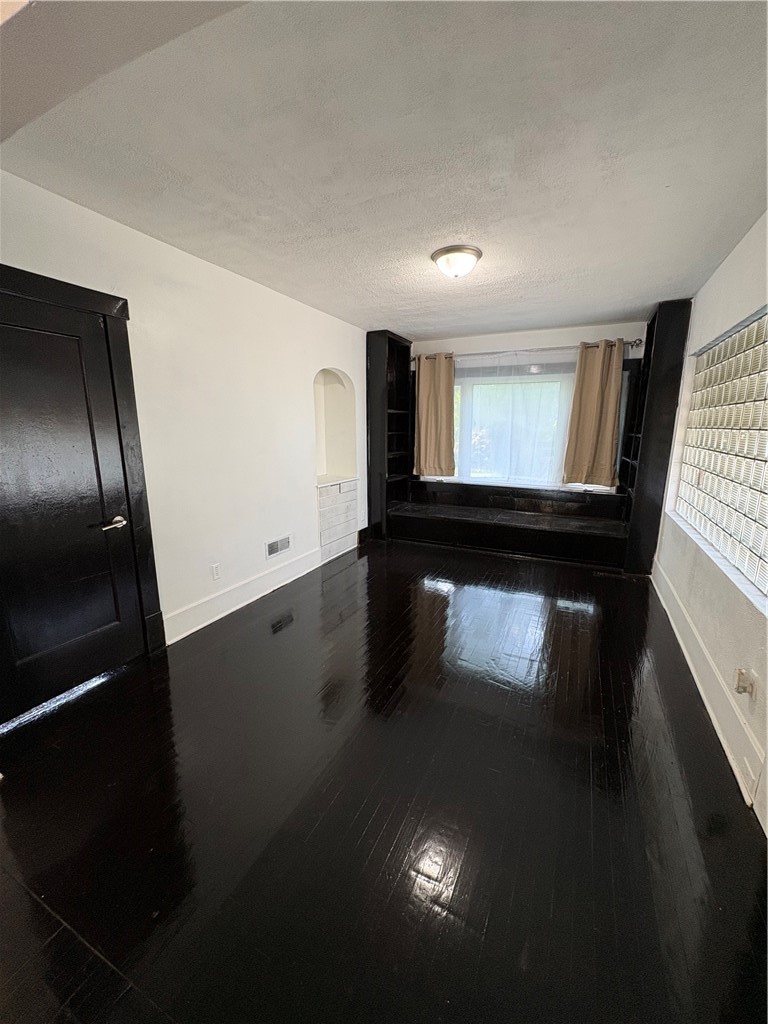 1095 Clay Street Property Photo 6
