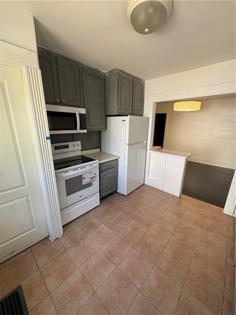 1095 Clay Street Property Photo 8