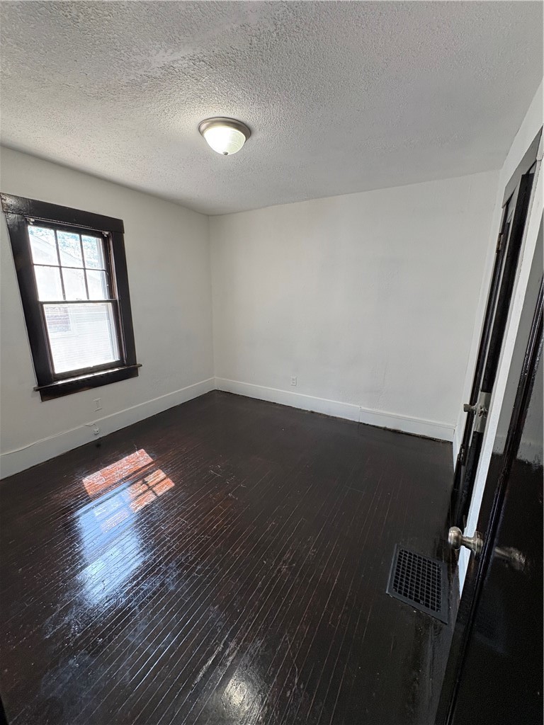 1095 Clay Street Property Photo 10