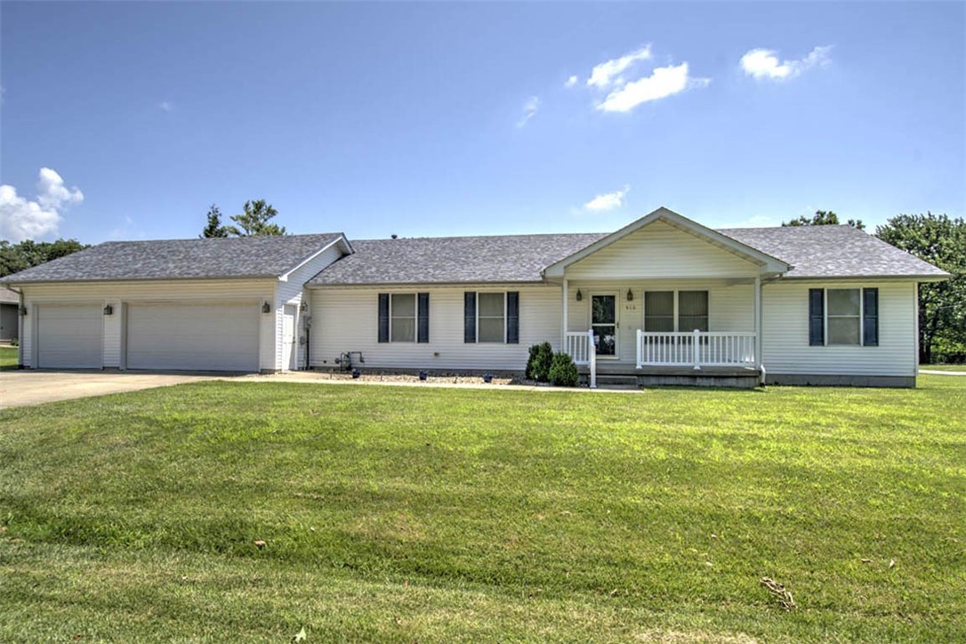 510 N Lakeshore Drive Property Photo 1